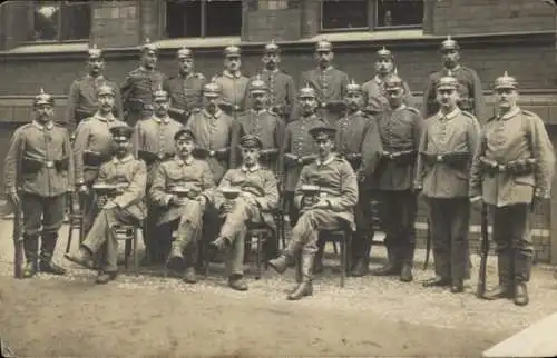 Foto Ak Berlin, Gruppenbild, kaiserliche Soldaten