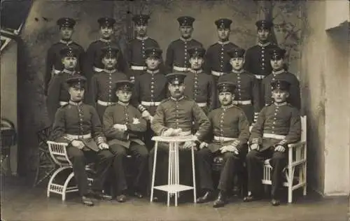 Foto Ak Berlin Charlottenburg, Gruppenbild kaiserliche Soldaten