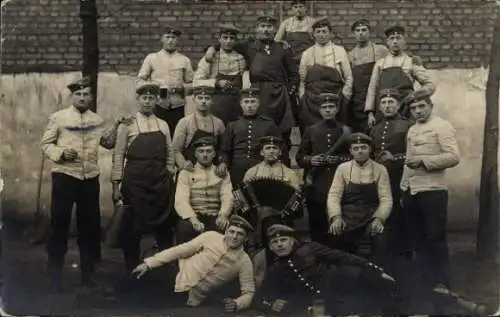 Ak Saarbrücken im Saarland, Gruppenbild kaiserlicher Soldaten