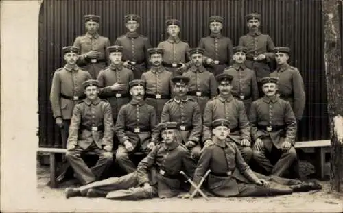 Foto Ak Deutsche Soldaten in Uniformen, Gruppenfoto, Kaiserzeit