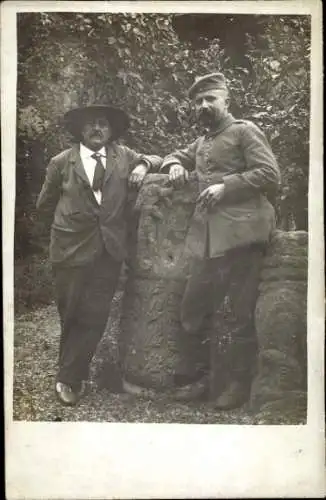 Foto Ak Deutscher Soldat in Uniform, Mann in Anzug