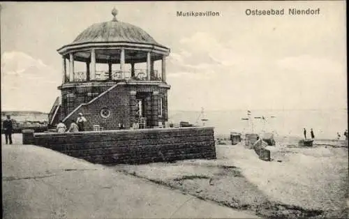 Ak Niendorf Timmendorfer Strand Ostholstein, Musikpavillon, Gesamtansicht, Strandkörbe