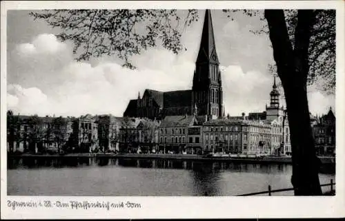 Ak Schwerin in Mecklenburg, Teilansicht, Pfaffenteich, Dom