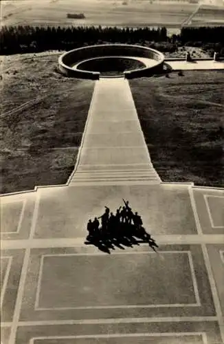 Ak Weimar, Nationale Mahn- und Gedenkstätte Buchenwald, Blick vom Turm auf den Felerplatz mit ...