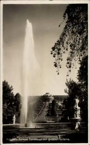 Ak Potsdam Sanssouci,  Schloss Sanssouci mit grosser Fontaine.