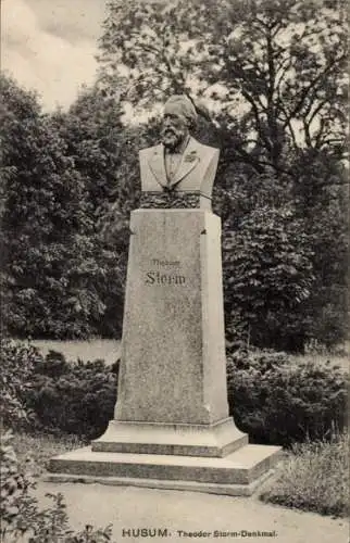 Ak Husum in Nordfriesland, Blick auf das Theodor Storm Denkmal, Büste