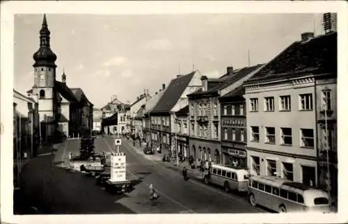 Ak Sokolov Falkenau an der Eger Region Karlsbad, Straßenansicht, Busse, Kirche