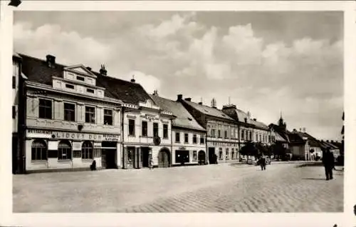 Ak Rousínov Raussnitz Raußnitz Südmähren, Straßenszene mit dem Restaurant "Lidovej Dom" in Rou...