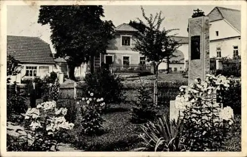 Ak Úžice Kutná Hora Kuttenberg Mittelböhmen, Häuser, Denkmal