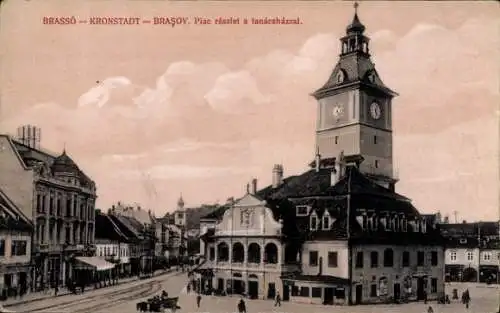 Ak Brașov Brassó Kronstadt Rumänien, Straße mit Rathaus, links davon eine Straßenbahn