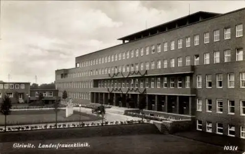 Ak Gliwice Gleiwitz Oberschlesien, Landesfrauenklinik, Gebäude mit Garten und Bäume,