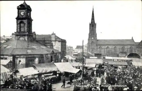 Ak Middlesbrough North East England, Marktplatz, Uhrturm, Kirchen, Stände, Menschen