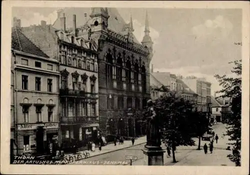 Ak Toruń Thorn Westpreußen, Artushof, Kopernikus-Denkmal