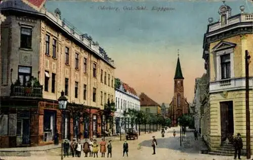 Ak Oderberg in der Mark, Koppgasse, Häuser, Kirche, Menschen, couleurierte Postkarte