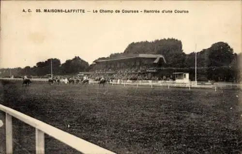 CPA Maisons Laffitte Yvelines, Le Champ de Courses, Rentrée d'une Course