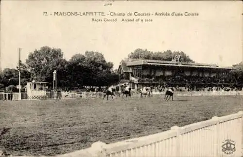 Ak Maisons Laffitte Yvelines, Pferderennbahn, Zuschauertribüne