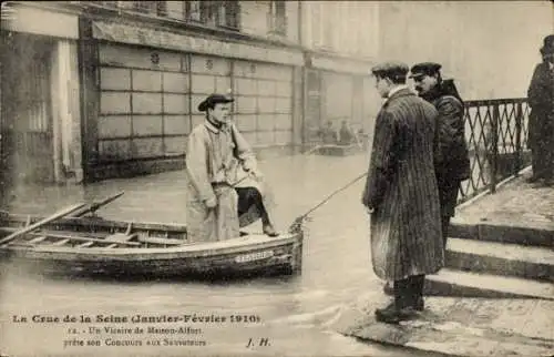 Ak Paris, Boulevard Saint Germain, Flut der Seine 1910, Vikar von Maison-Alfort, Rettungsaktio...