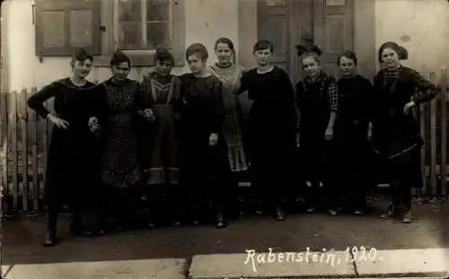 Ak Rabenstein Chemnitz in Sachsen, Frauen vor Haus