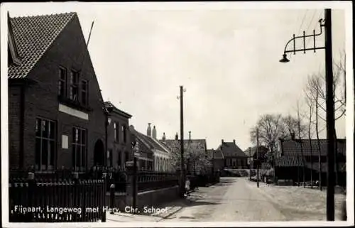 Ak Fijnaart Moerdijk Nordbrabant Niederlande, Langeweg met Herv. Chr. School