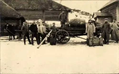 Foto Ak Ostfront, Deutsche Soldaten in Uniformen, Winter, I WK