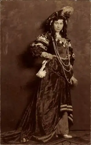 Foto Ak Frau in Theaterkostüm, Porträt, Kleid