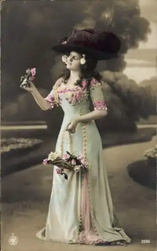 Ak Frau-Porträt, Mode, Hut, Blaues Kleid, Blumenkorb