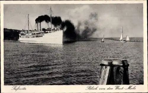 Ak Sassnitz, Blick von der West Mole auf den Dampfer