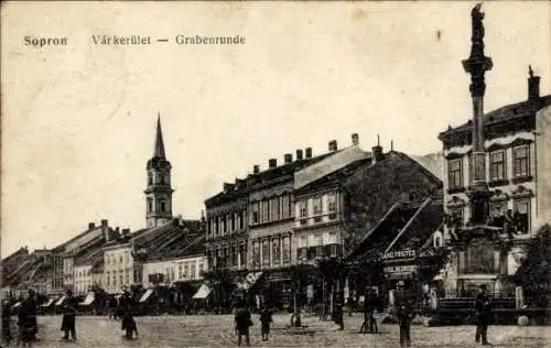 Ak Sopron Ödenburg Ungarn, Straßenansicht mit Blick auf den Graben, links im Hintergrund Kirch...