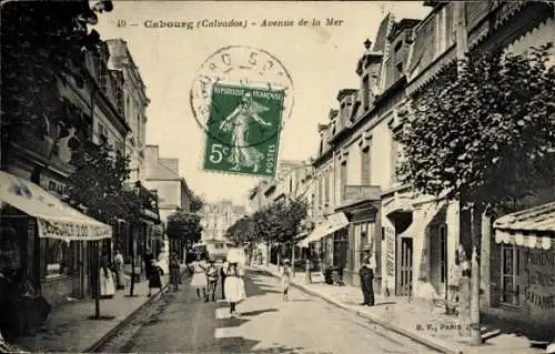 Ak Cabourg Calvados, Avenue de la Mer, französische Architektur, Markisen, historischer Charme