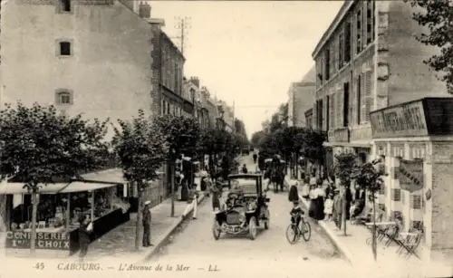 Ak Cabourg Calvados, Avenue de la Mer, Auto