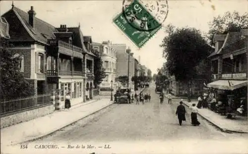 CPA Cabourg Calvados, Rue de la Mer