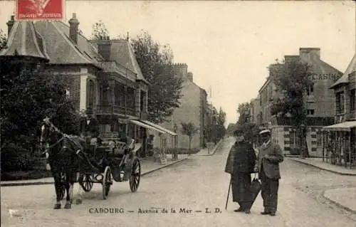 Ak Cabourg Calvados, Pferdewagen, zwei Männer, Strasse, Bäume, Gebäude, Casino