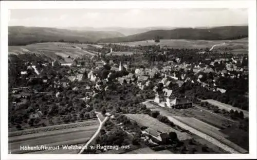 Ak Welzheim in Württemberg,  Luftbild, Häuser, Felder, Kirche