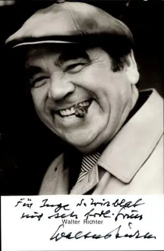 Ak Schauspieler Walter Richter, Portrait, Mütze, Zigarre, Autogramm