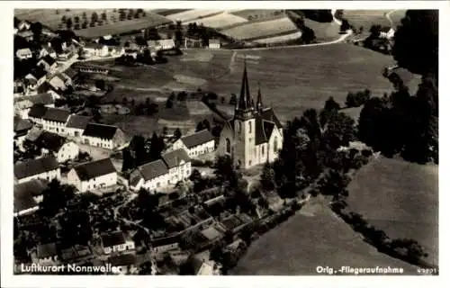 Ak Nonnweiler im Saarland,  Kirche, Fliegeraufnahme