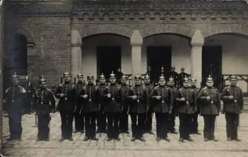 Ak Ulm an der Donau, Gruppenbild des Regiments, Uniform