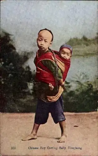 Ak China, chinesischer Junge mit Baby in Rückentrage