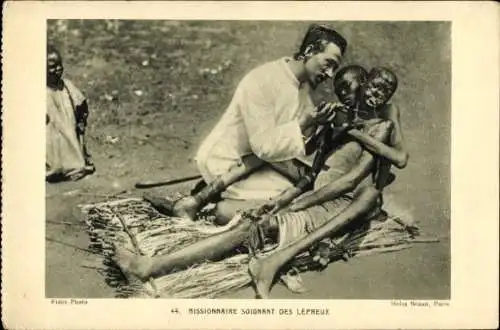 Ak Missionaire soignant des Lépreux, Portrait