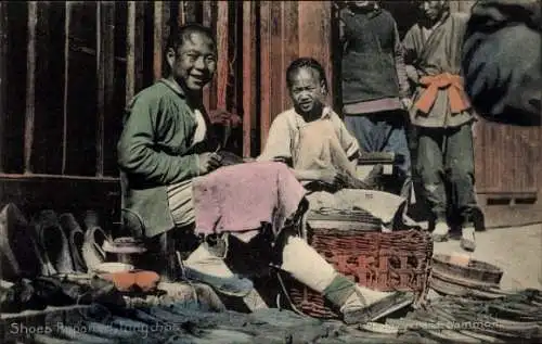 Ak China, Schuhmacher, Schuh-Reparatur