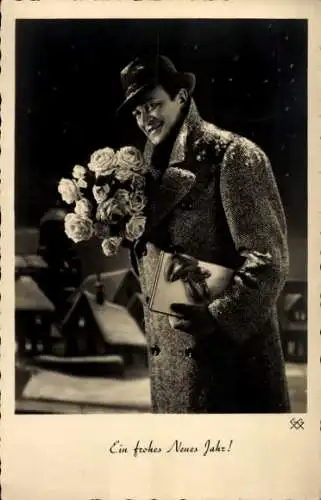 Ak Glückwunsch Neujahr, Mann mit Blumenstrauß