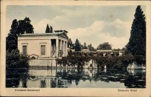Ak Potsdam Sanssouci, Römische Bäder, ein klassizistischer Bau am Ufer des Heiligen Sees im Pa...