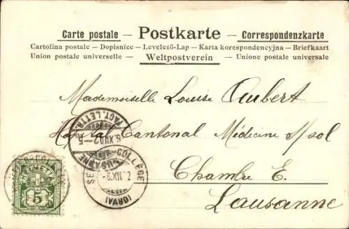 Ak Paar liegt auf einer Wiese