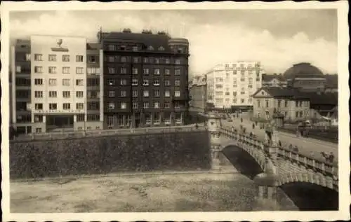 Foto Ak Plzeň Pilsen Stadt, Brücke, Wohnhäuser