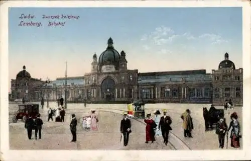 Ak Lwiw Lwów Lemberg Léopol Ukraine, Bahnhof,  Lemberg, historische Architektur, Menschen, Wagen