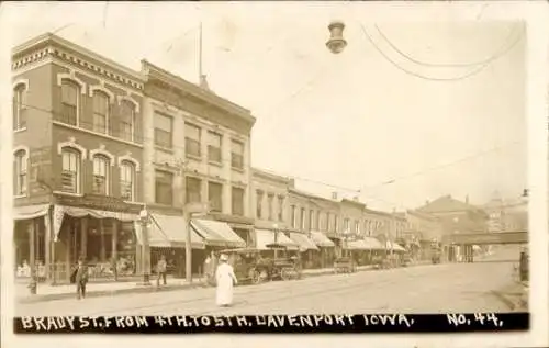 Foto Ak Davenport Iowa USA, Brady Street, Geschäftshäuser