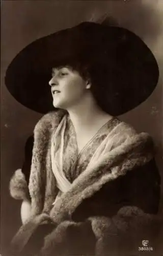Ak Frau-Porträt, Hut, Mantel, Pelz