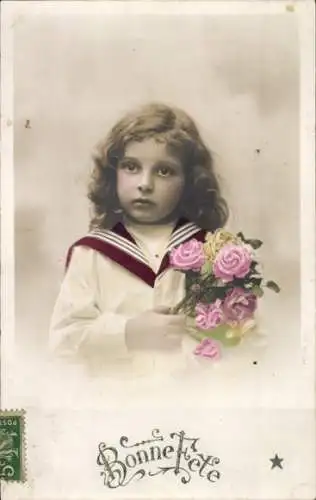 Ak Glückwunsch, Mädchen mit Blumenstrauß