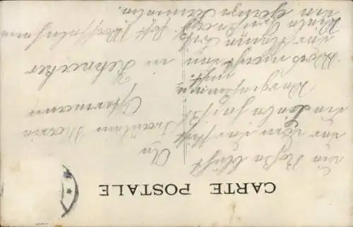 Ak Glückwunsch, Frau mit Blumenstrauß