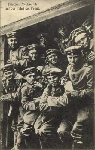 Ak Frischer Nachschub auf der Fahrt zur Front, Soldaten, I WK