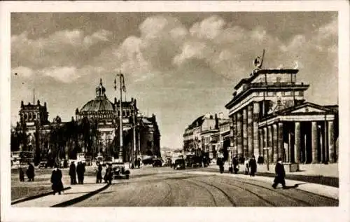 Ak Berlin, Brandenburger Tor und Reichtagsgebäude, Straßenszene